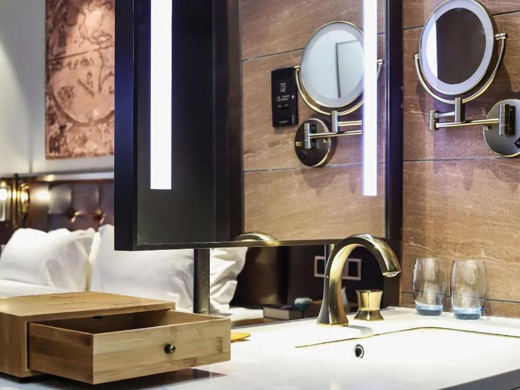 James Joyce Coffetel Zhengzhou CBD Exhibition Center Provincial People's Hospital