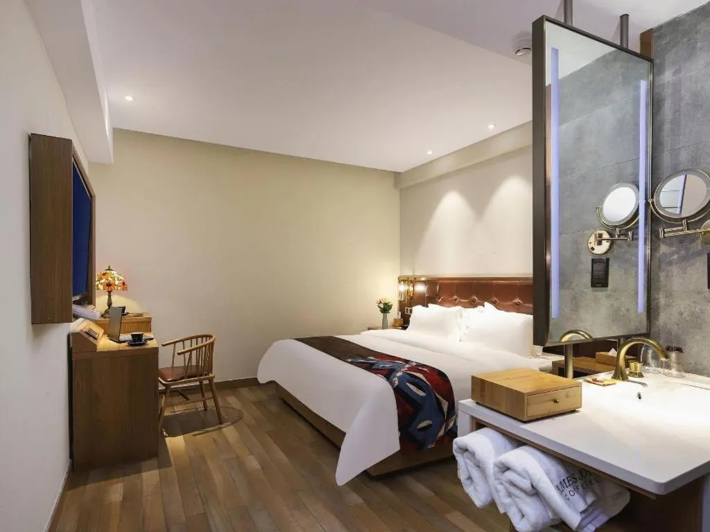 Bed in James Joyce Coffetel Zhengzhou CBD Exhibition Center Provincial People's Hospital