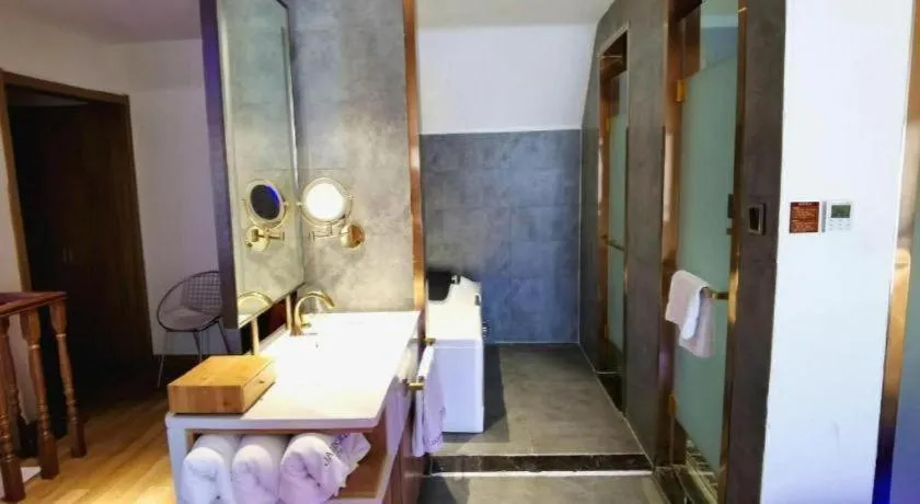 James Joyce Coffetel Zhengzhou CBD Exhibition Center Provincial People's Hospital