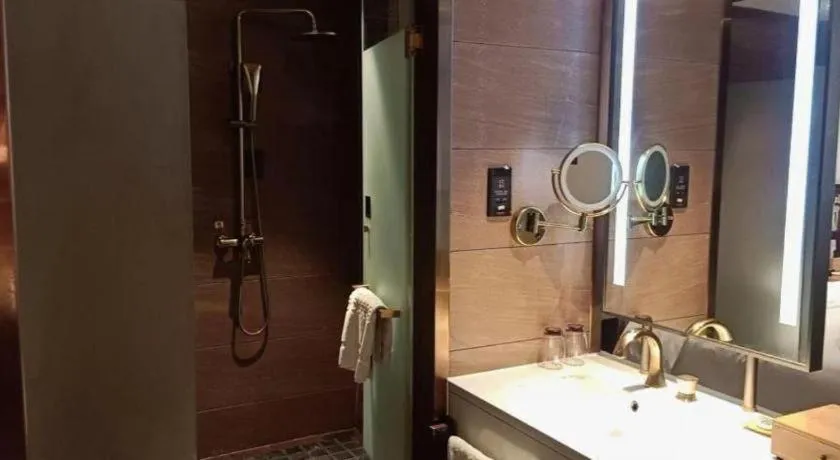 James Joyce Coffetel Zhengzhou CBD Exhibition Center Provincial People's Hospital