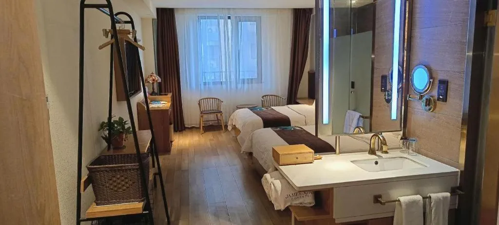 Bed in James Joyce Coffetel Zhengzhou CBD Exhibition Center Provincial People's Hospital