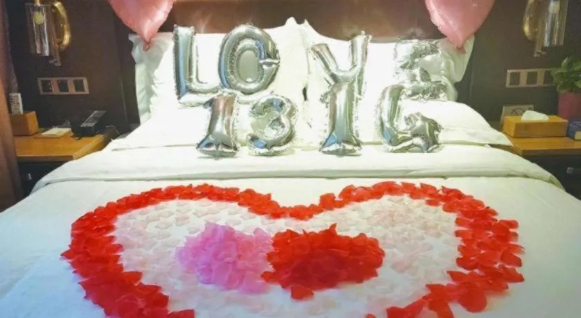 Bed in James Joyce Coffetel Zhengzhou CBD Exhibition Center Provincial People's Hospital