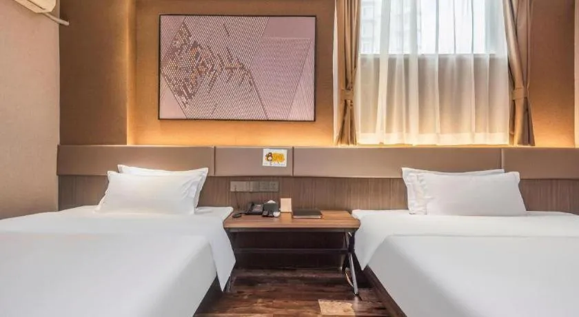 Bed in IU Hotel Qingdao Golden Beach Xuejiadao Metro Station