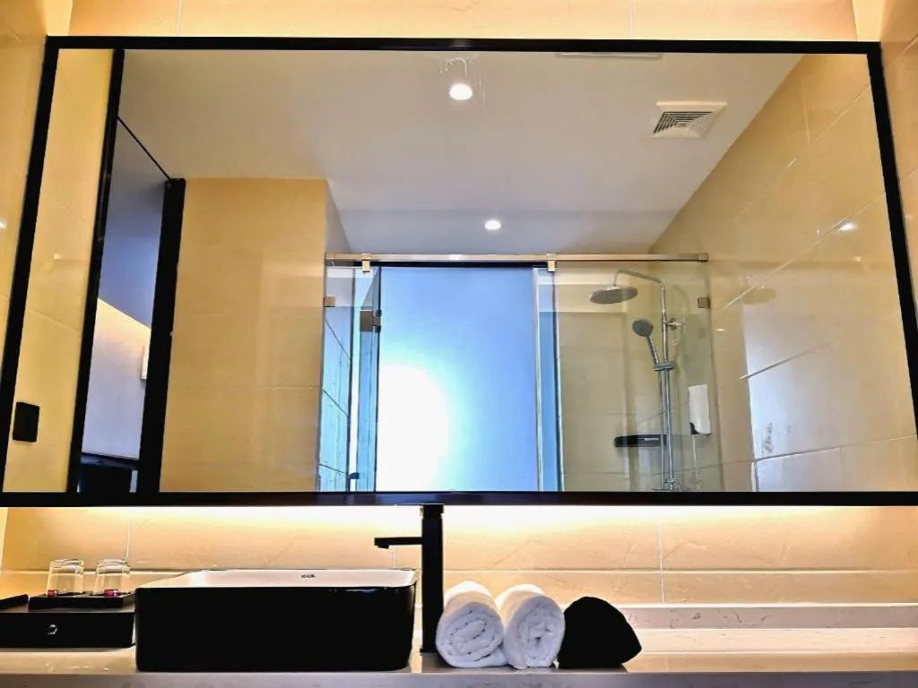 IU Hotel Qingdao Golden Beach Xuejiadao Metro Station