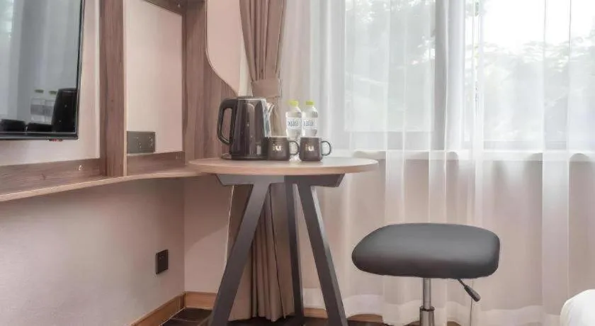 IU Hotel Qingdao Golden Beach Xuejiadao Metro Station