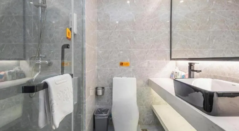 IU Hotel Qingdao Golden Beach Xuejiadao Metro Station