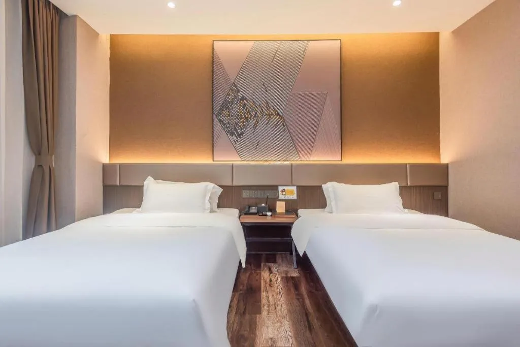 Bed in IU Hotel Qingdao Golden Beach Xuejiadao Metro Station