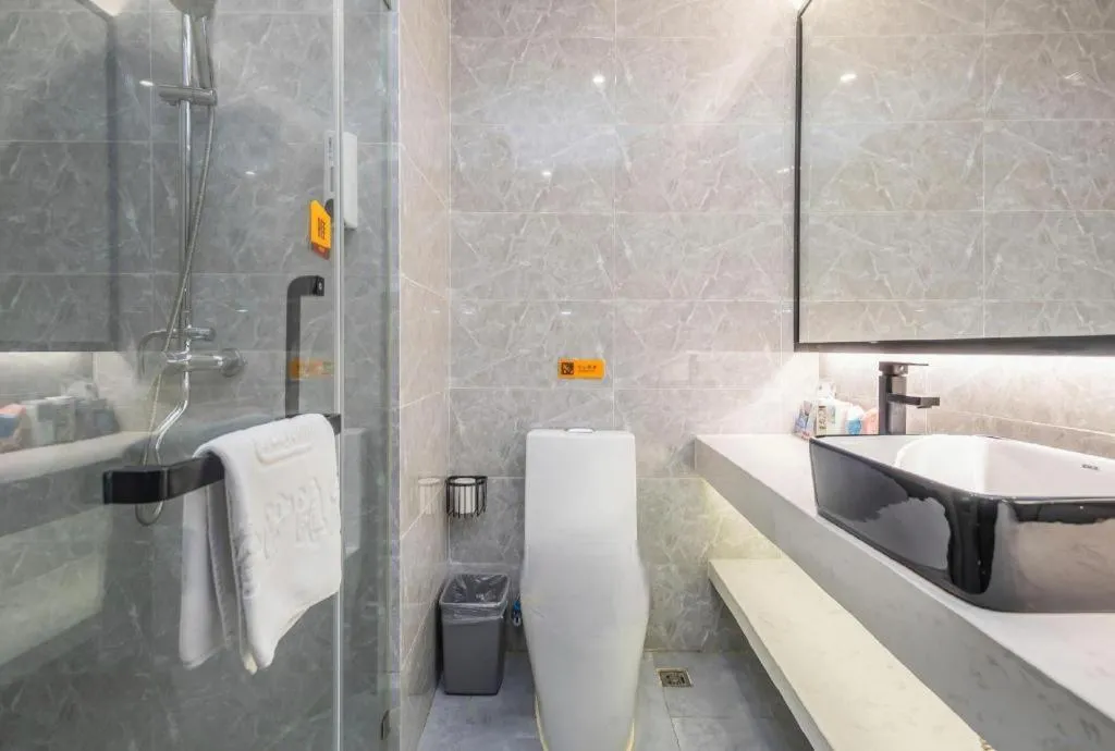 IU Hotel Qingdao Golden Beach Xuejiadao Metro Station