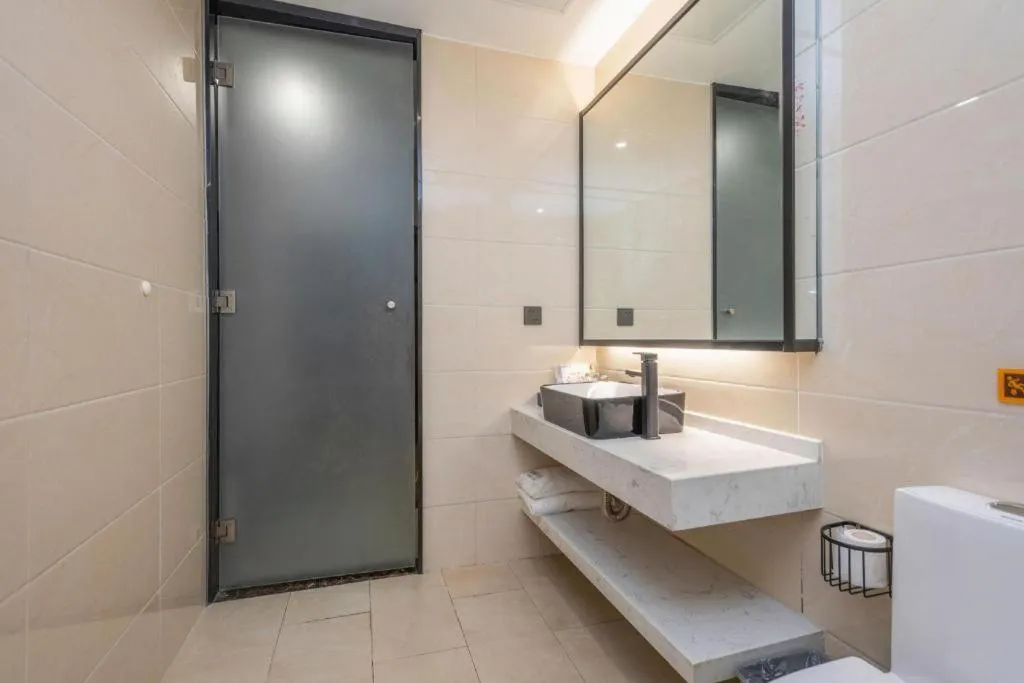 IU Hotel Qingdao Golden Beach Xuejiadao Metro Station