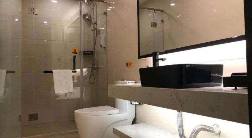 IU Hotel Qingdao Golden Beach Xuejiadao Metro Station