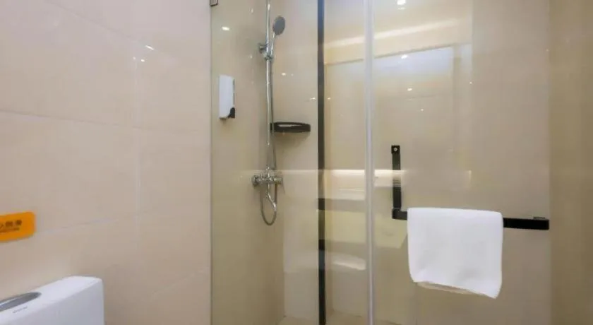 IU Hotel Qingdao Golden Beach Xuejiadao Metro Station