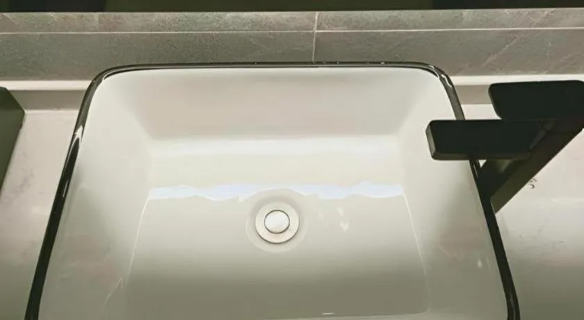 IU Hotel Qingdao Golden Beach Xuejiadao Metro Station