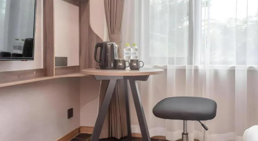 IU Hotel Qingdao Golden Beach Xuejiadao Metro Station