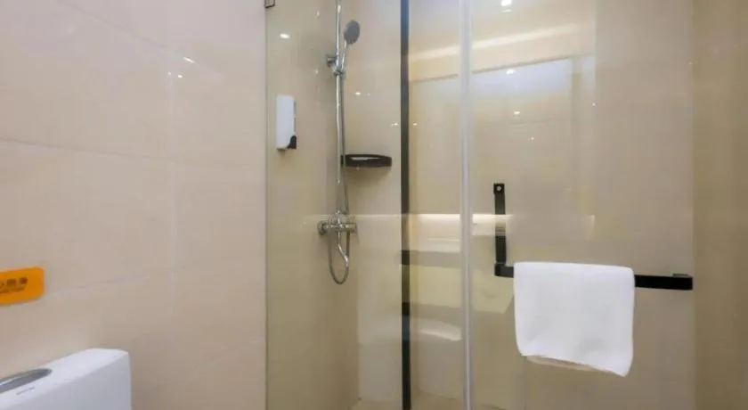 IU Hotel Qingdao Golden Beach Xuejiadao Metro Station