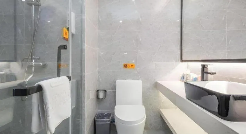 IU Hotel Qingdao Golden Beach Xuejiadao Metro Station