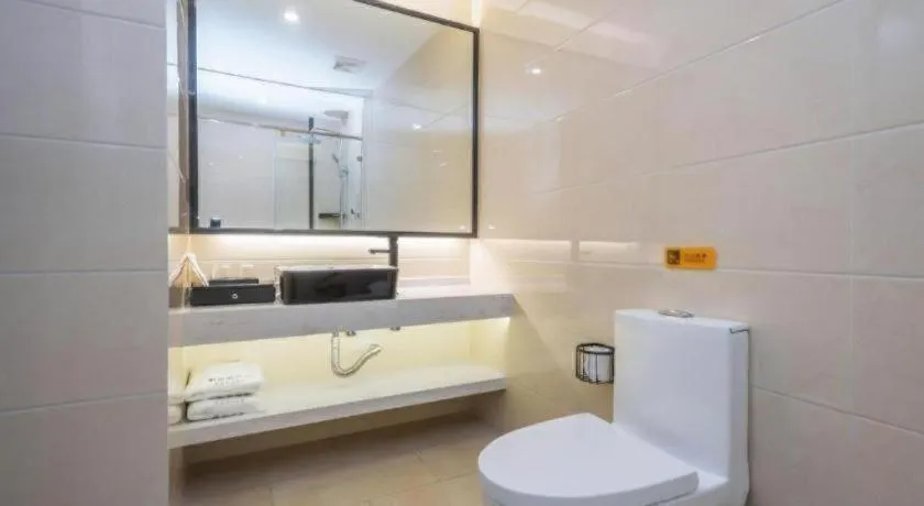 IU Hotel Qingdao Golden Beach Xuejiadao Metro Station