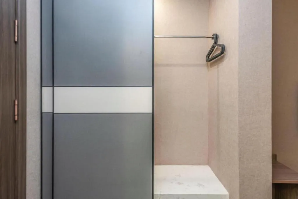 IU Hotel Qingdao Golden Beach Xuejiadao Metro Station