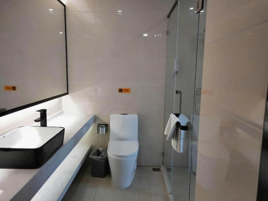 IU Hotel Qingdao Golden Beach Xuejiadao Metro Station