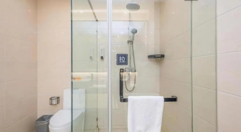 IU Hotel Qingdao Golden Beach Xuejiadao Metro Station