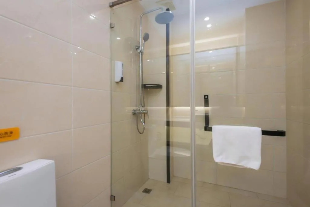 IU Hotel Qingdao Golden Beach Xuejiadao Metro Station