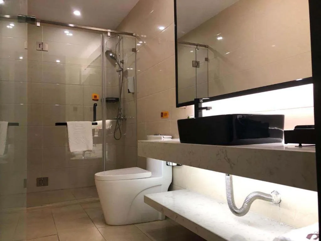 IU Hotel Qingdao Golden Beach Xuejiadao Metro Station