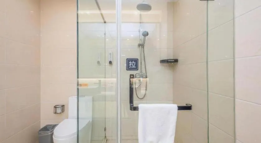 IU Hotel Qingdao Golden Beach Xuejiadao Metro Station