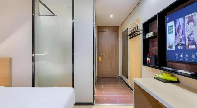 Bed in IU Hotel·Jiayuguan People's Shopping Mall