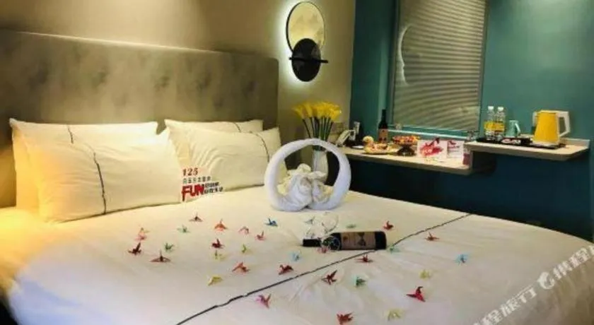 Bed in Magnotel Hotel Suzhou Guanqian Street Pingjiang Road