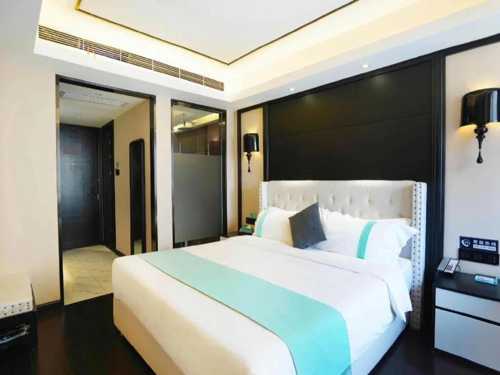 Bed in Xana Hotelle Zhengzhou North Passenger Terminal North University Town