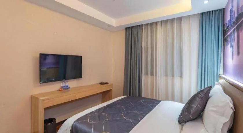 Bed in Chonpines Hotel Shenzhen Gongming Honghuashan Metro Station