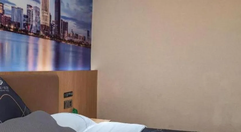 Bed in Chonpines Hotel Shenzhen Gongming Honghuashan Metro Station