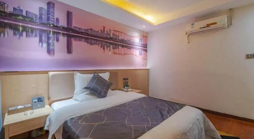 Bed in Chonpines Hotel Shenzhen Gongming Honghuashan Metro Station