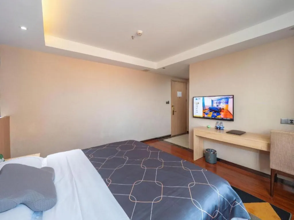 Bed in Chonpines Hotel Shenzhen Gongming Honghuashan Metro Station
