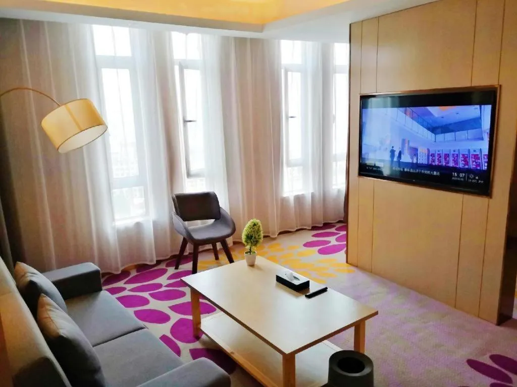 Lavande Hotel·Jining Party School Building