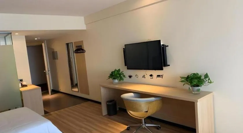 Bed in IU Hotel Baoding Yuhua East Road Passenger Center