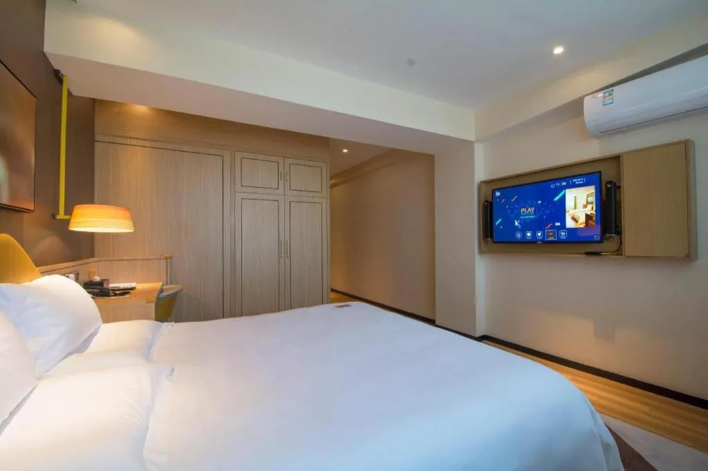 Bed in IU Hotel Baoding Yuhua East Road Passenger Center