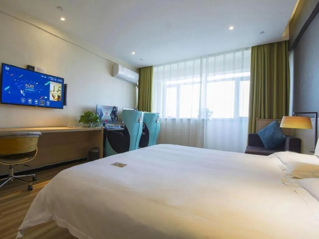Bed in IU Hotel Baoding Yuhua East Road Passenger Center