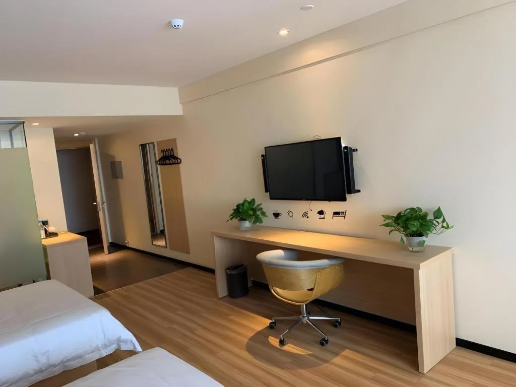 Bed in IU Hotel Baoding Yuhua East Road Passenger Center