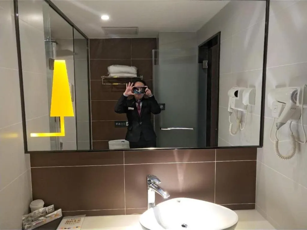 IU Hotel Baoding Yuhua East Road Passenger Center