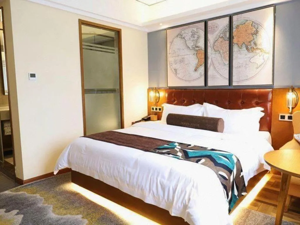 Bed in James Joyce Coffetel Guangyuan High-Speed Railway Station Dongba Municipal Government