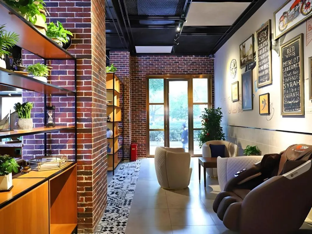 James Joyce Coffetel Guangyuan High-Speed Railway Station Dongba Municipal Government