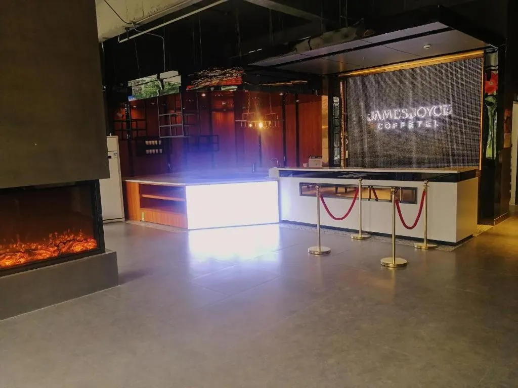 James Joyce Coffetel·Nannign Shanglin Tongle Road