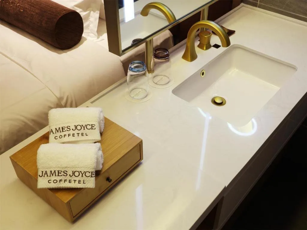 James Joyce Coffetel·Nannign Shanglin Tongle Road