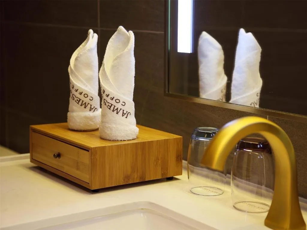 James Joyce Coffetel·Nannign Shanglin Tongle Road