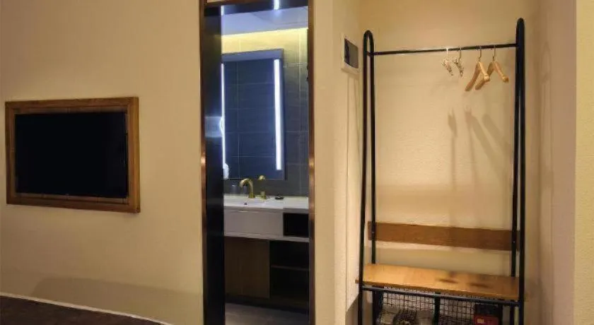 James Joyce Coffetel·Nannign Shanglin Tongle Road