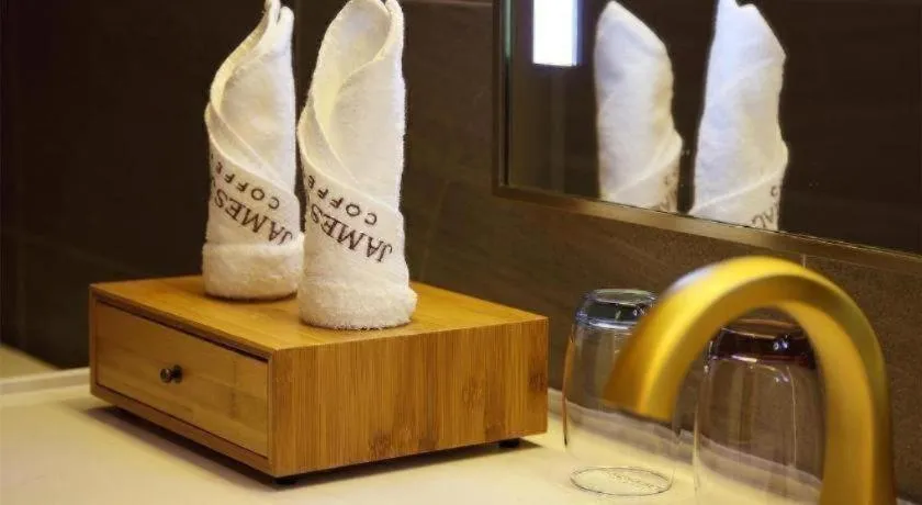 James Joyce Coffetel·Nannign Shanglin Tongle Road