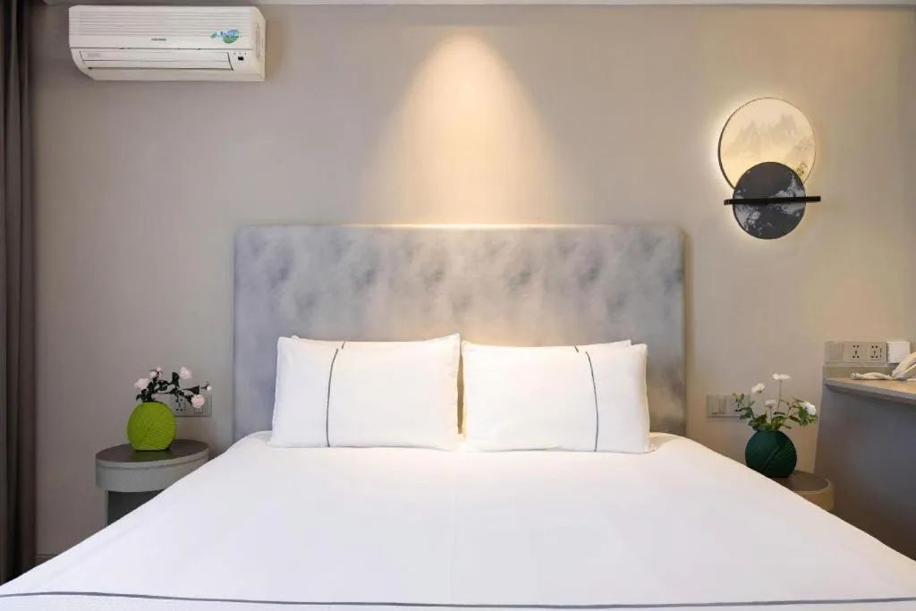 Bed in Magnotel Hotel Dandong Railway Yalv River