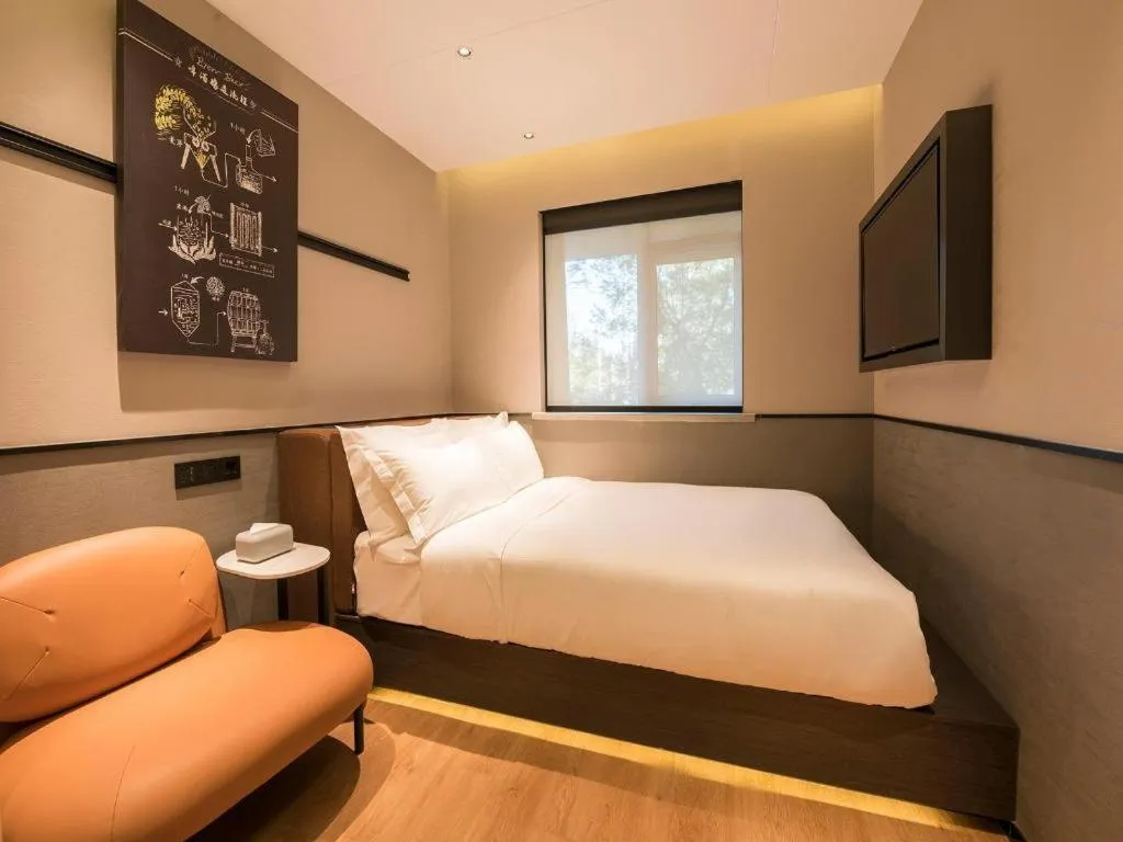 Bed in Zmax Hotel Beijing Wangjing Jiuxianqiao Xingji Bear