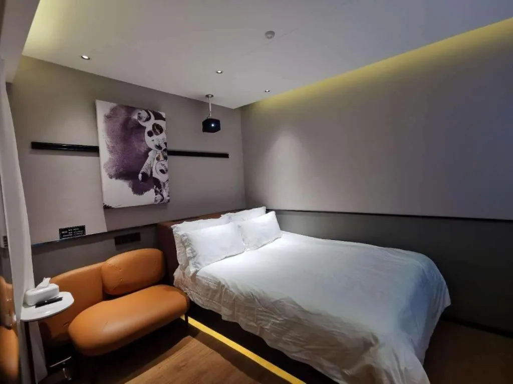 Bed in Zmax Hotel Beijing Wangjing Jiuxianqiao Xingji Bear