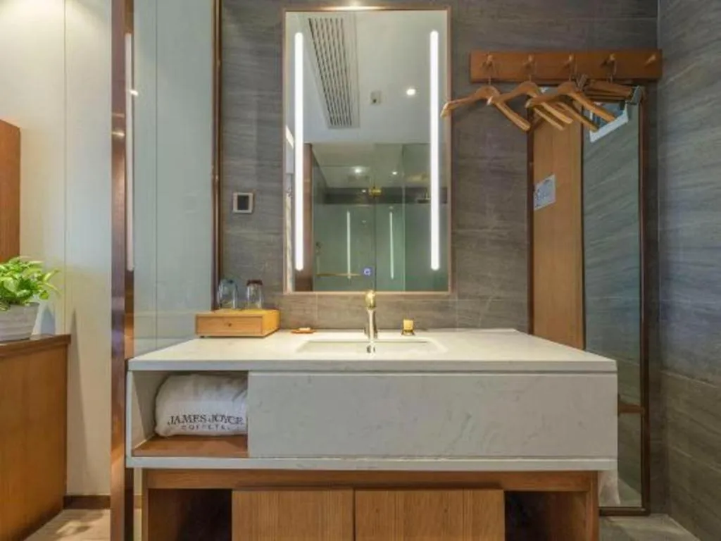 James Joyce Coffetel Hefei University of Technology